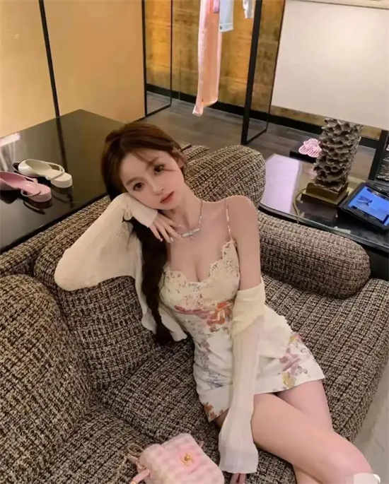 王思聪女友大量私照曝光，身材火辣网红脸，网友：谁看谁不迷糊-吃瓜网
