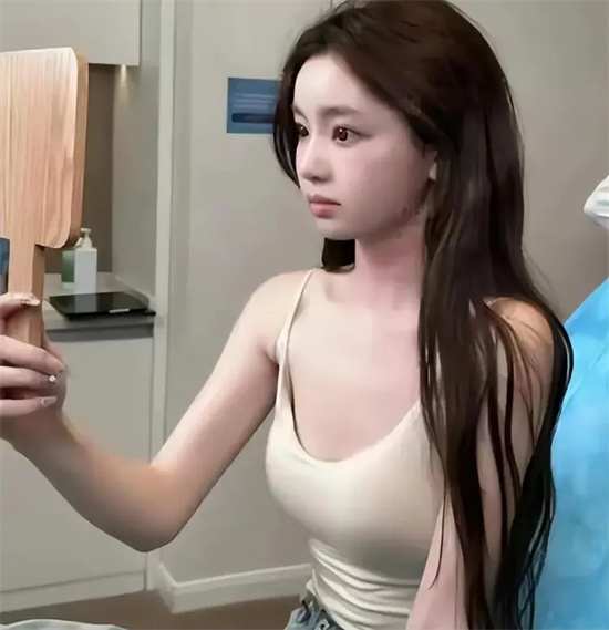 王思聪女友大量私照曝光，身材火辣网红脸，网友：谁看谁不迷糊-吃瓜网