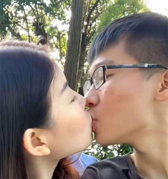网传广西42岁陪读妈妈 高考之际用自己的特有方式为儿子缓解压力-吃瓜网
