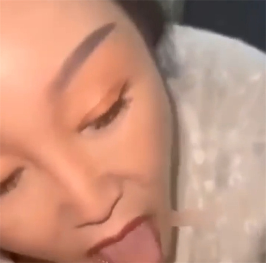 网传广西42岁陪读妈妈 高考之际用自己的特有方式为儿子缓解压力-吃瓜网