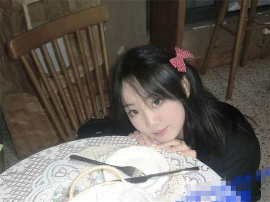 湖南岳麓某学校学生妹劈腿下海！100一晚让无数人前仆后继 穿着校服啪啪-吃瓜网