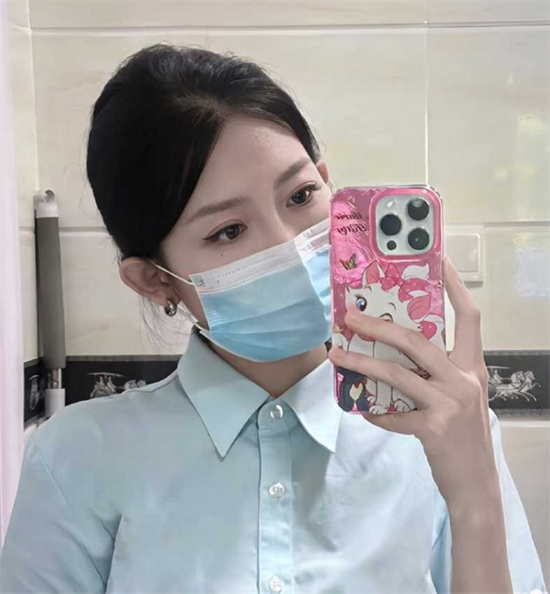 江苏某银行美女人妻曼曼 出轨视频被曝 上班期间跟同事厕所偷情 家中约会啪啪狂欢！-吃瓜网