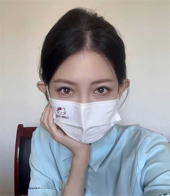 江苏某银行美女人妻曼曼 出轨视频被曝 上班期间跟同事厕所偷情 家中约会啪啪狂欢！-吃瓜网