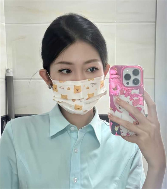 江苏某银行美女人妻曼曼 出轨视频被曝 上班期间跟同事厕所偷情 家中约会啪啪狂欢！-吃瓜网