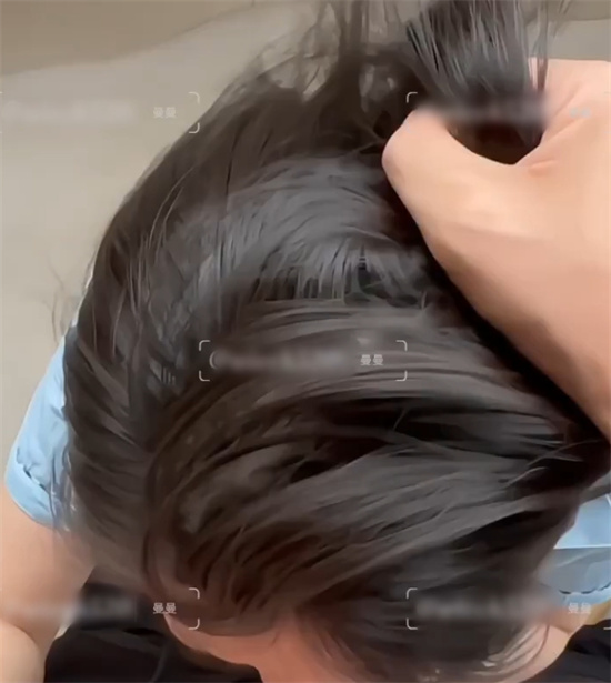 江苏某银行美女人妻曼曼 出轨视频被曝 上班期间跟同事厕所偷情 家中约会啪啪狂欢！-吃瓜网