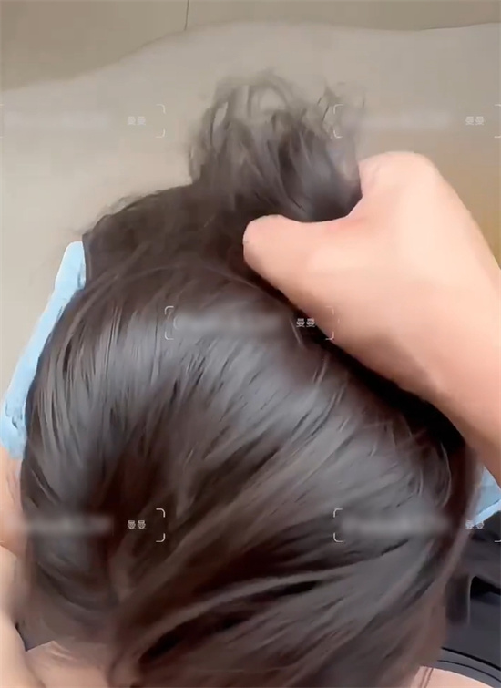 江苏某银行美女人妻曼曼 出轨视频被曝 上班期间跟同事厕所偷情 家中约会啪啪狂欢！-吃瓜网