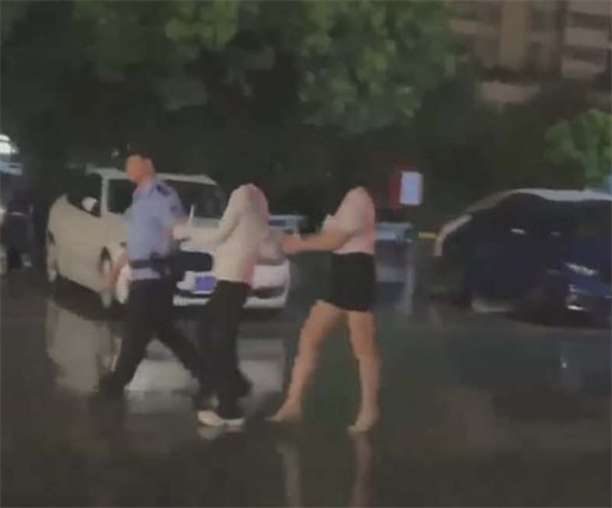 公主请上车！17号晚上杭州大规模扫黄 小仙女排队被蜀黍带走 不知道有没有瓜友中招呢！-吃瓜网